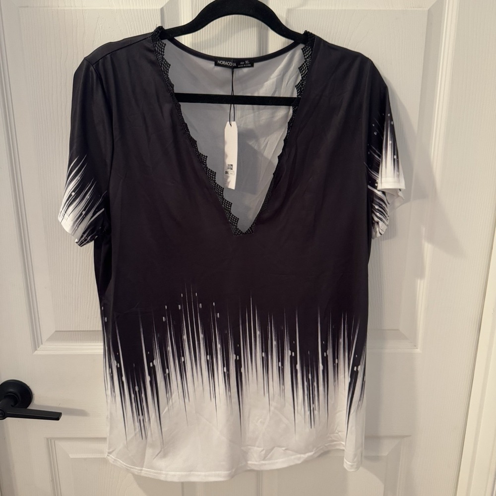 NEW Noracora Women's Short Sleeve Top Abstract Sz XL Black/White Goth Witchy